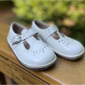 Stride Rite Beatrix size 7 White  ~t strap Mary Jane shoes 
Size 11W